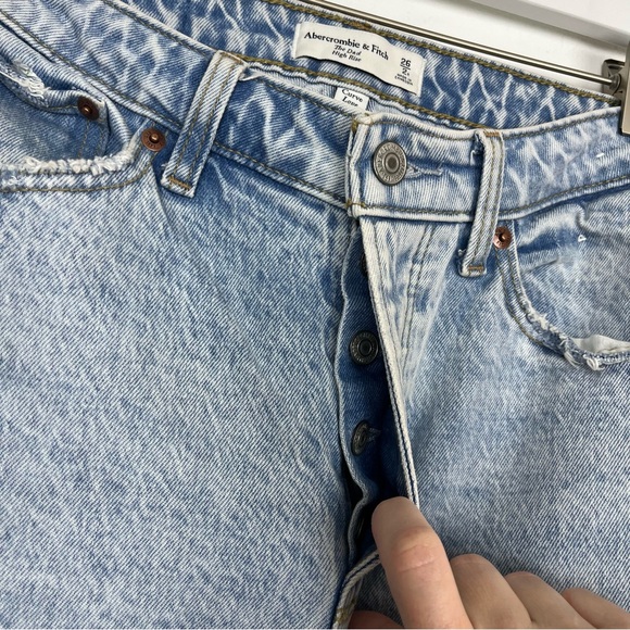 Abercrombie and Fitch The Dad High Rise Curve Love Jeans - Picture 9 of 11